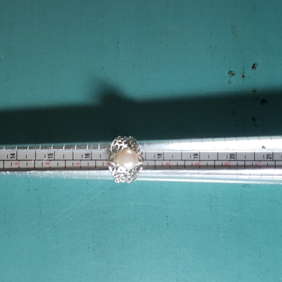 Sterling Silver 925 Ring With Cream Freshwater pearl, adjustable - Picture 3 of 4